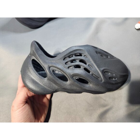 kids unisex adidas yeezy foam runners - 11k - black - Picture 3 of 8